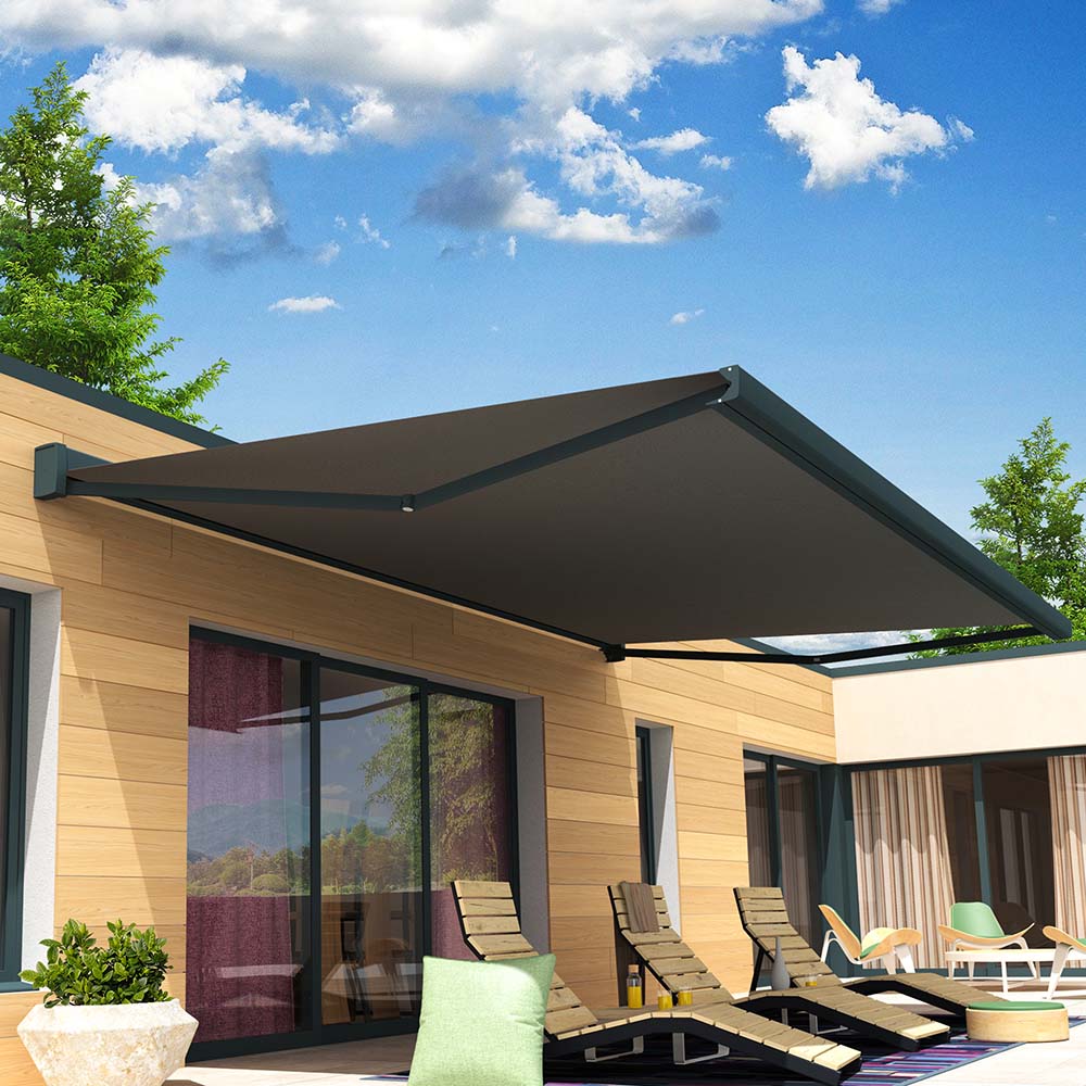 Store banne gris sur terrasse